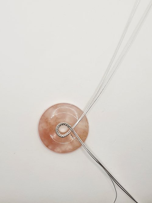 Natalie Patten's Wire Wrapped Donut Pendant - , Classic Wire Jewelry, Wire Wrapping, Wrapping, Wire Wrapping Jewelry, Weaving, Wire Weaving, Weaving Wire, wire wrapped stone donut pendant