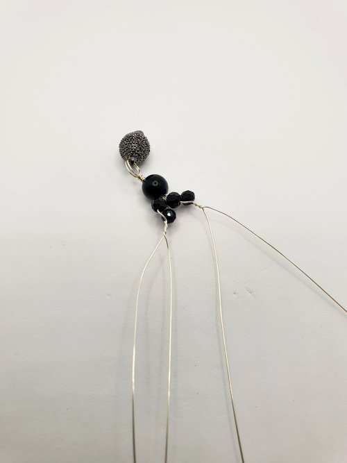 Natalie Patten's Gemstone Chip and Wire Cuff Bracelet - , Contemporary Wire Jewelry, Wire Wrapping, Wrapping, Wire Wrapping Jewelry, Beads, , , gemstone chip and wire cuff bracelet