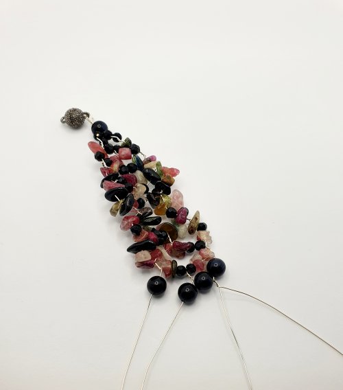 Natalie Patten's Gemstone Chip and Wire Cuff Bracelet - , Contemporary Wire Jewelry, Wire Wrapping, Wrapping, Wire Wrapping Jewelry, Beads, , , gemstone chip and wire cuff bracelet