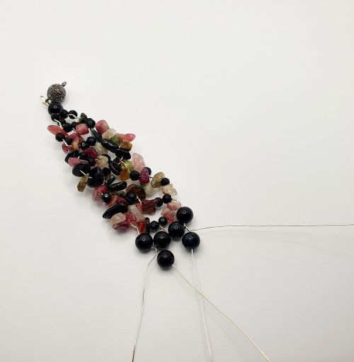 Natalie Patten's Gemstone Chip and Wire Cuff Bracelet - , Contemporary Wire Jewelry, Wire Wrapping, Wrapping, Wire Wrapping Jewelry, Beads, , , gemstone chip and wire cuff bracelet