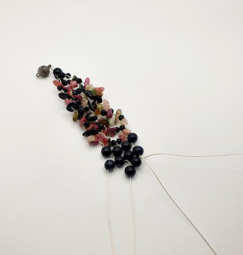 Natalie Patten's Gemstone Chip and Wire Cuff Bracelet - , Contemporary Wire Jewelry, Wire Wrapping, Wrapping, Wire Wrapping Jewelry, Beads, , , gemstone chip and wire cuff bracelet