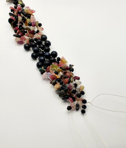 Natalie Patten's Gemstone Chip and Wire Cuff Bracelet - , Contemporary Wire Jewelry, Wire Wrapping, Wrapping, Wire Wrapping Jewelry, Beads, , , gemstone chip and wire cuff bracelet