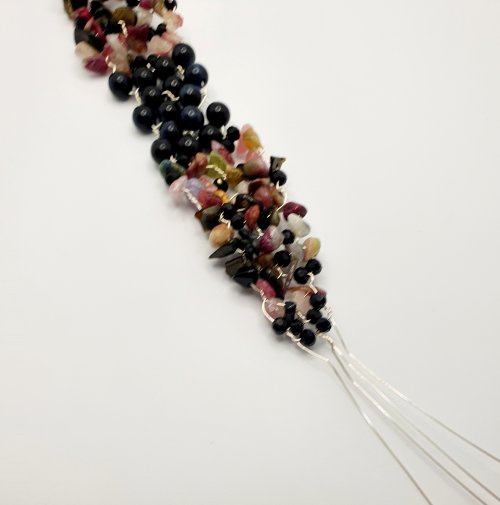 Natalie Patten's Gemstone Chip and Wire Cuff Bracelet - , Contemporary Wire Jewelry, Wire Wrapping, Wrapping, Wire Wrapping Jewelry, Beads, , , gemstone chip and wire cuff bracelet