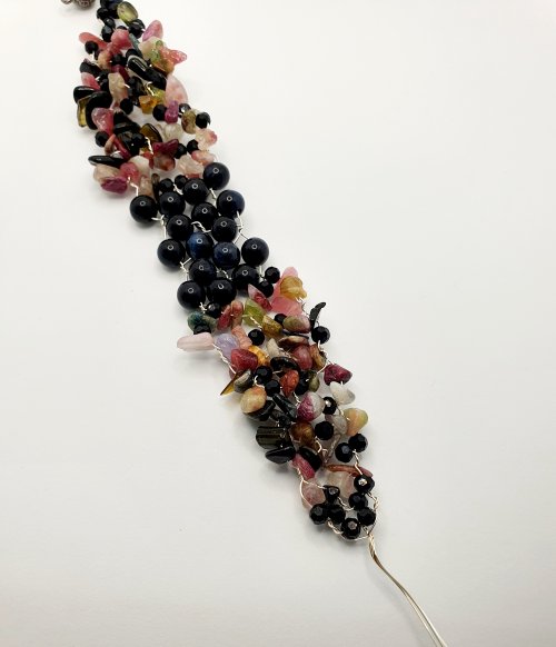 Natalie Patten's Gemstone Chip and Wire Cuff Bracelet - , Contemporary Wire Jewelry, Wire Wrapping, Wrapping, Wire Wrapping Jewelry, Beads, , , gemstone chip and wire cuff bracelet