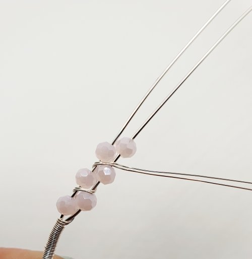 Natalie Patten's Adjustable Beaded Wire Bracelet - , Contemporary Wire Jewelry, Lashing, Wire Lashing, Wire Wrapping, Wrapping, Wire Wrapping Jewelry, adjustable beaded wire bracelet