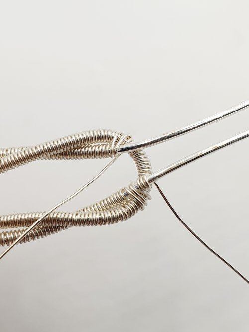 Natalie Patten's Interlocking Coil Bangle - , Contemporary Wire Jewelry, Coiling, Coiling Wire, Wire Coiling, interlocking coiled bangle