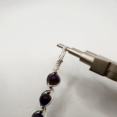 Natalie Patten's Gemstone and Spacer Bead Bangle - , Contemporary Wire Jewelry, Wire Wrapping, Wrapping, Wire Wrapping Jewelry, Beads, , bend the double wires over round nose pliers