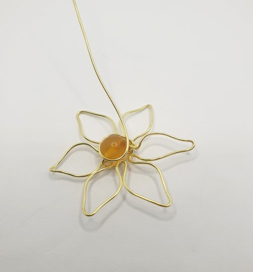 Natalie Patten's Wire Flower Component - , Contemporary Wire Jewelry, Wire Wrapping, Wrapping, Wire Wrapping Jewelry, curve the wire around the bead