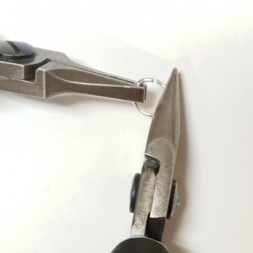 Judy Larson's Wire Basics - Opening and Closing Jump Rings - Positioning the pliers on the jump ring:, General Education, , wire basics opening and closing jump rings