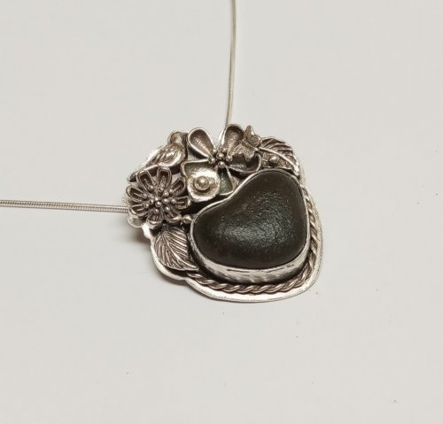 Judy Larson's Adding Hearts to Your Designs - , Wire Jewelry Design, Design, heart shaped pebble