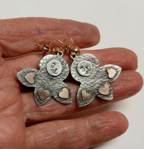 Judy Larson's Adding Hearts to Your Designs - , Wire Jewelry Design, Design, hearts on backs of bezels