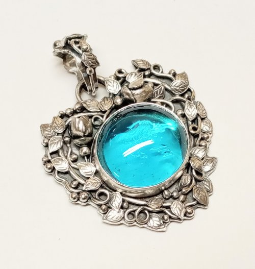 Judy Larson's Adding Hearts to Your Designs - , Wire Jewelry Design, Design, fancy bezel
