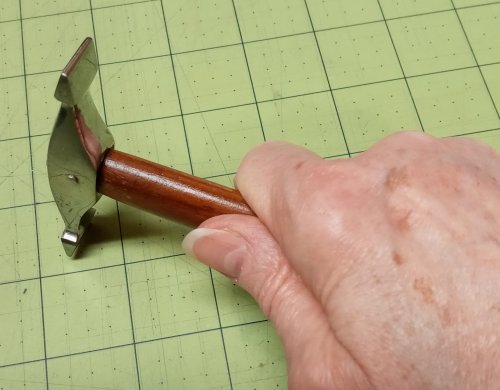 Judy Larson's Hammer Basics - Handle grip is important, Tools For Wire Jewelry, Tools, jeweler's hammer
